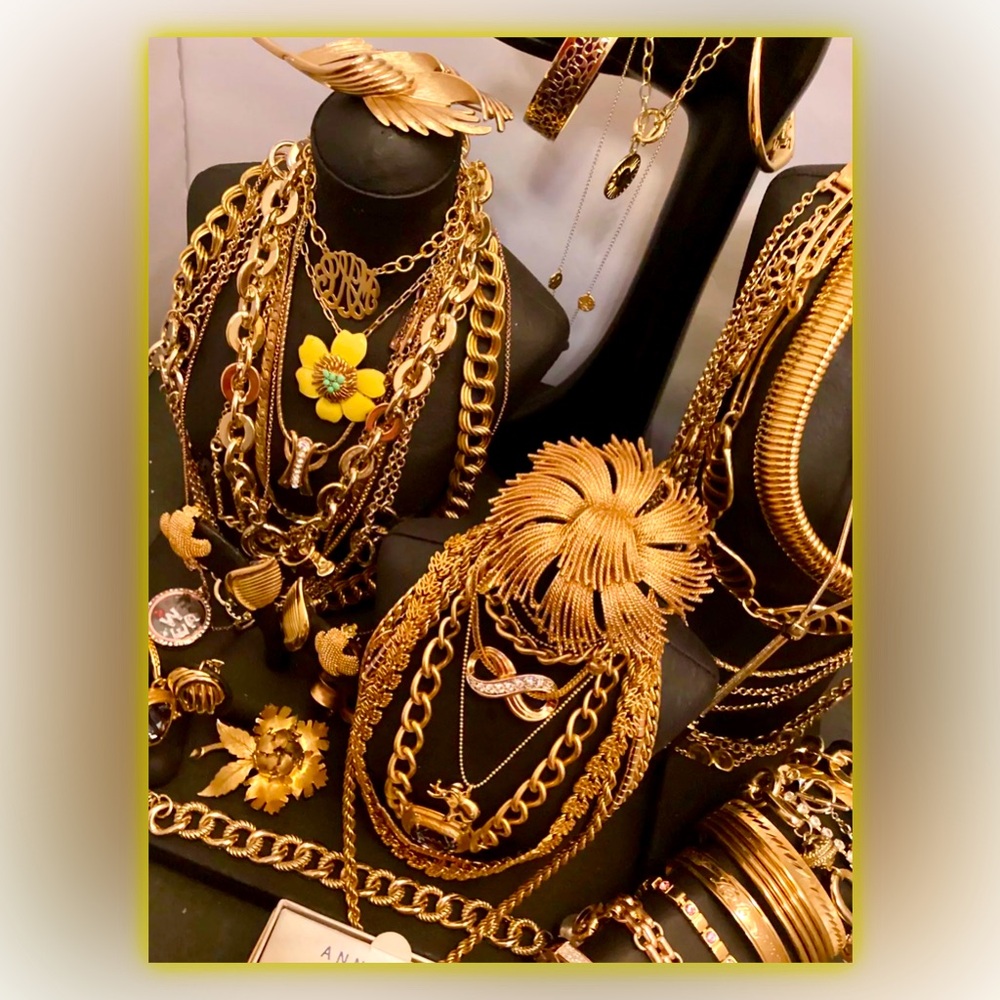 🧨 2 LB Gold & silver jewelry lot~ mostly signed orname brand necklaces, earrings